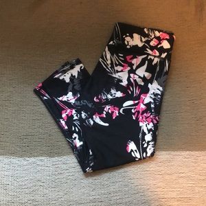 Fabletics Abstract Floral Cropped leggings